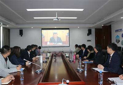 大都小貸公司組織職工觀看慶祝改革開放40周年大會