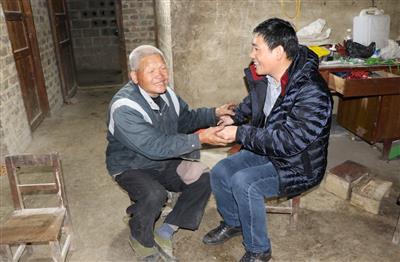 趙伯廷帶隊深入靖西扶貧村開展幫扶對象春節(jié)慰問活動