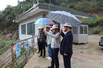 玉梟彤到平果隆錦公司開展安全檢查