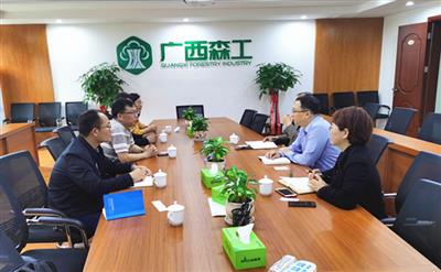 陳白宇與廣西森工集團總經(jīng)理黎小波舉行工作會談