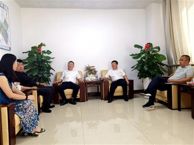 金控公司與來賓市工業(yè)園區(qū)領(lǐng)導(dǎo)舉行工作會(huì)談