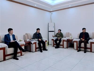 陳白宇與田林縣政府領(lǐng)導(dǎo)舉行工作會(huì)談