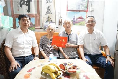 莫如冬帶隊(duì)開展國慶75周年走訪慰問活動(dòng)