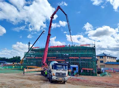 海河公司南寧市石埠堤改擴(kuò)建工程EPC總承包項(xiàng)目石靈河泵站主體工程順利封頂